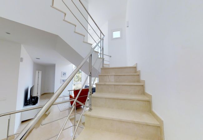 Villa in Marbella - Villa near Beach with Pool & Panoramic Views