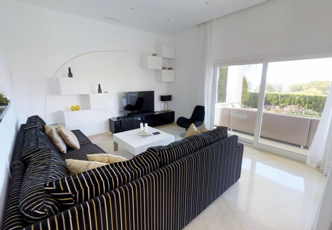 Villa in Marbella - Villa near Beach with Pool & Panoramic Views