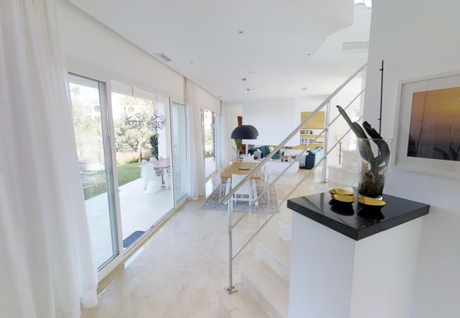 Villa in Marbella - Villa near Beach with Pool & Panoramic Views