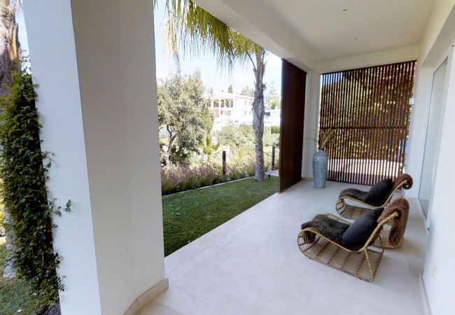 Villa in Marbella - Villa near Beach with Pool & Panoramic Views
