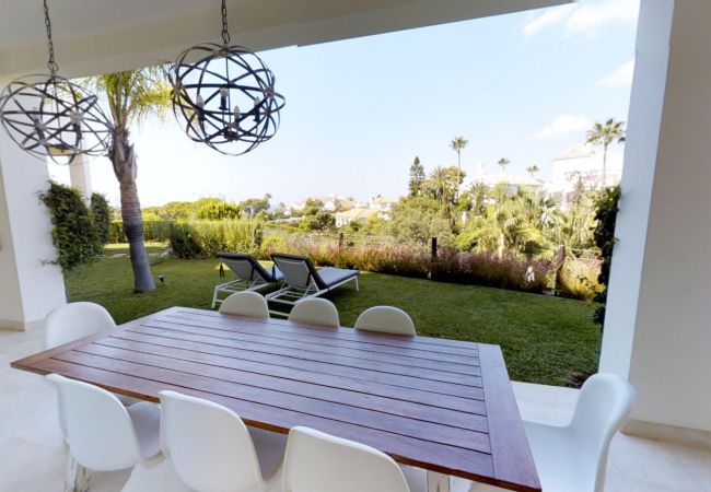 Villa in Marbella - Villa near Beach with Pool & Panoramic Views