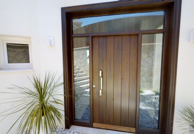 Villa in Marbella - Villa near Beach with Pool & Panoramic Views