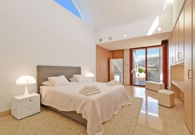 Villa in Marbella - Luxury Villa with Panoramic Views - Puerto Banus