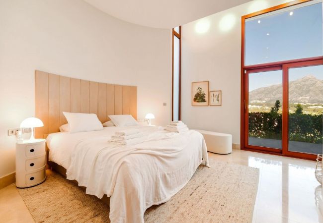 Villa in Marbella - Luxury Villa with Panoramic Views - Puerto Banus