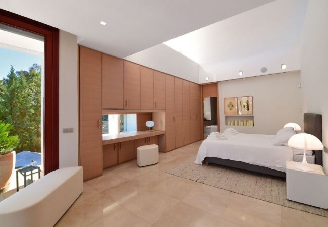 Villa in Marbella - Luxury Villa with Panoramic Views - Puerto Banus