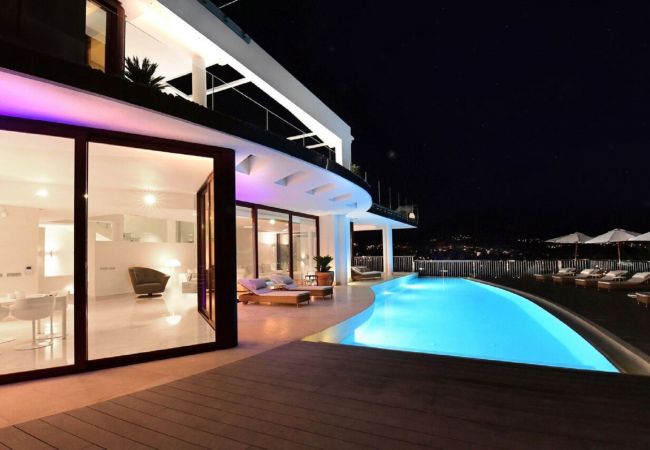 Villa in Marbella - Luxury Villa with Panoramic Views - Puerto Banus