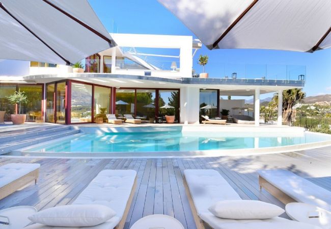 Villa in Marbella - Luxury Villa with Panoramic Views - Puerto Banus