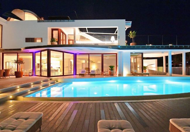Villa in Marbella - Luxury Villa with Panoramic Views - Puerto Banus