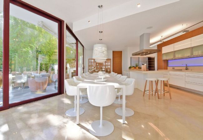 Villa in Marbella - Luxury Villa with Panoramic Views - Puerto Banus