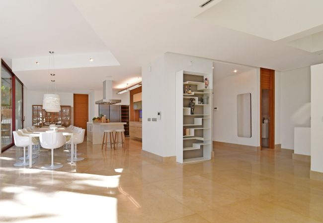 Villa in Marbella - Luxury Villa with Panoramic Views - Puerto Banus