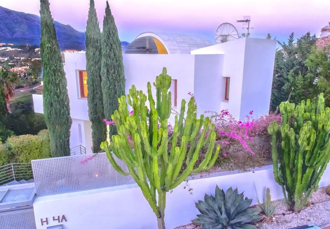 Villa in Marbella - Luxury Villa with Panoramic Views - Puerto Banus