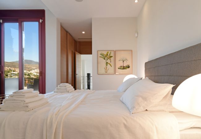 Villa in Marbella - Luxury Villa with Panoramic Views - Puerto Banus