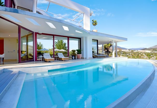 Villa in Marbella - Luxury Villa with Panoramic Views - Puerto Banus