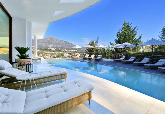 Villa in Marbella - Luxury Villa with Panoramic Views - Puerto Banus