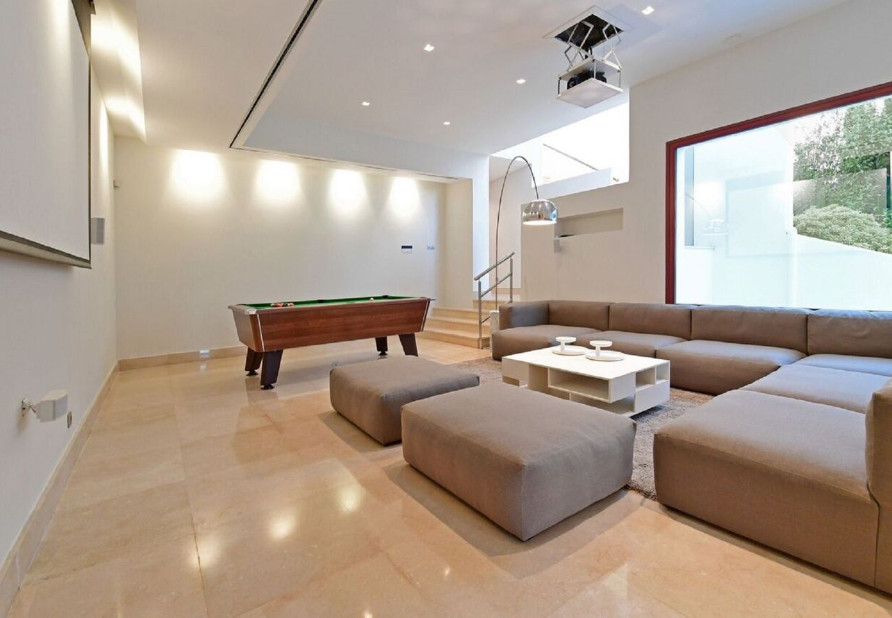 Villa in Marbella - Luxury Villa with Panoramic Views - Puerto Banus