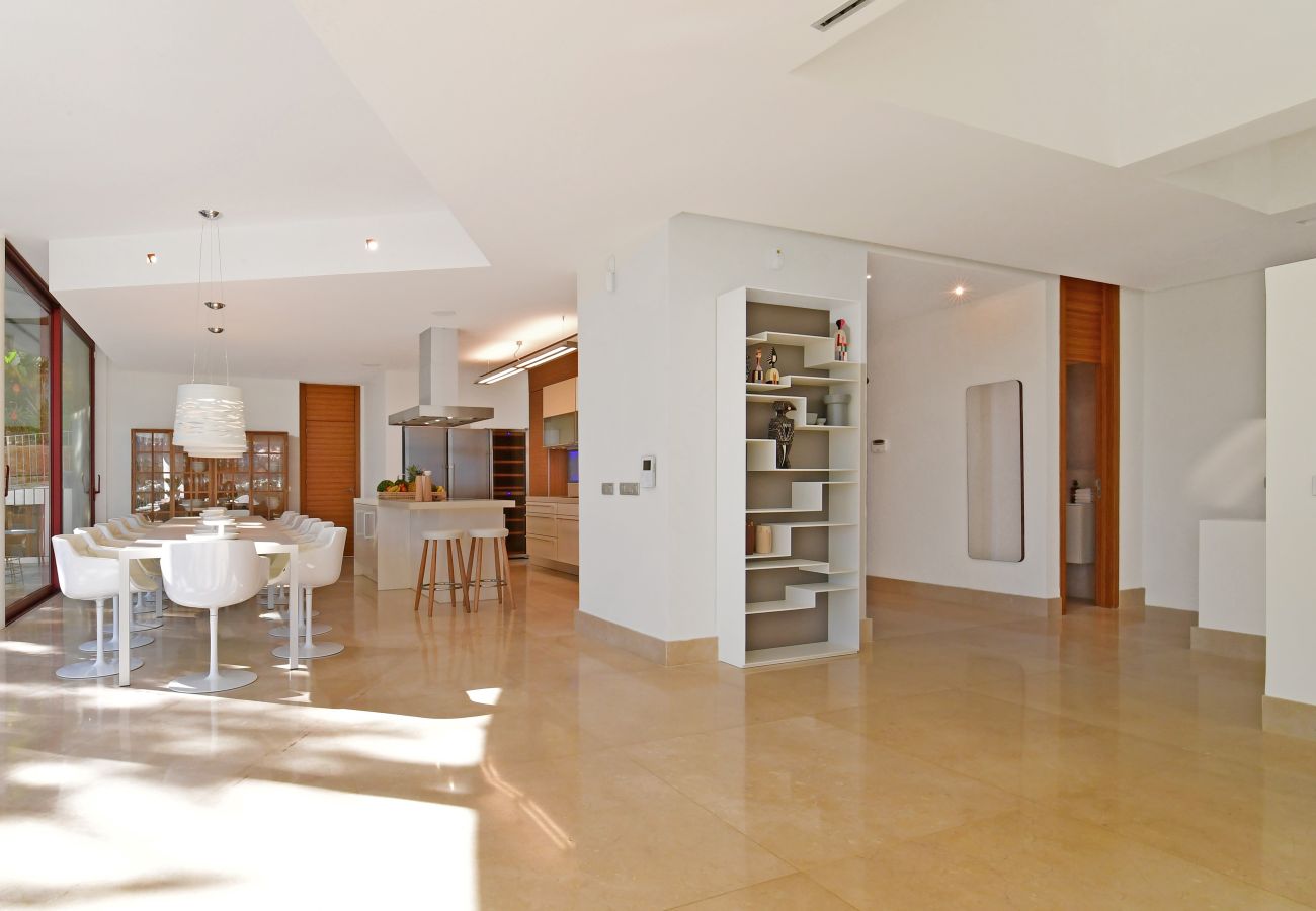 Villa in Marbella - Luxury Villa with Panoramic Views - Puerto Banus