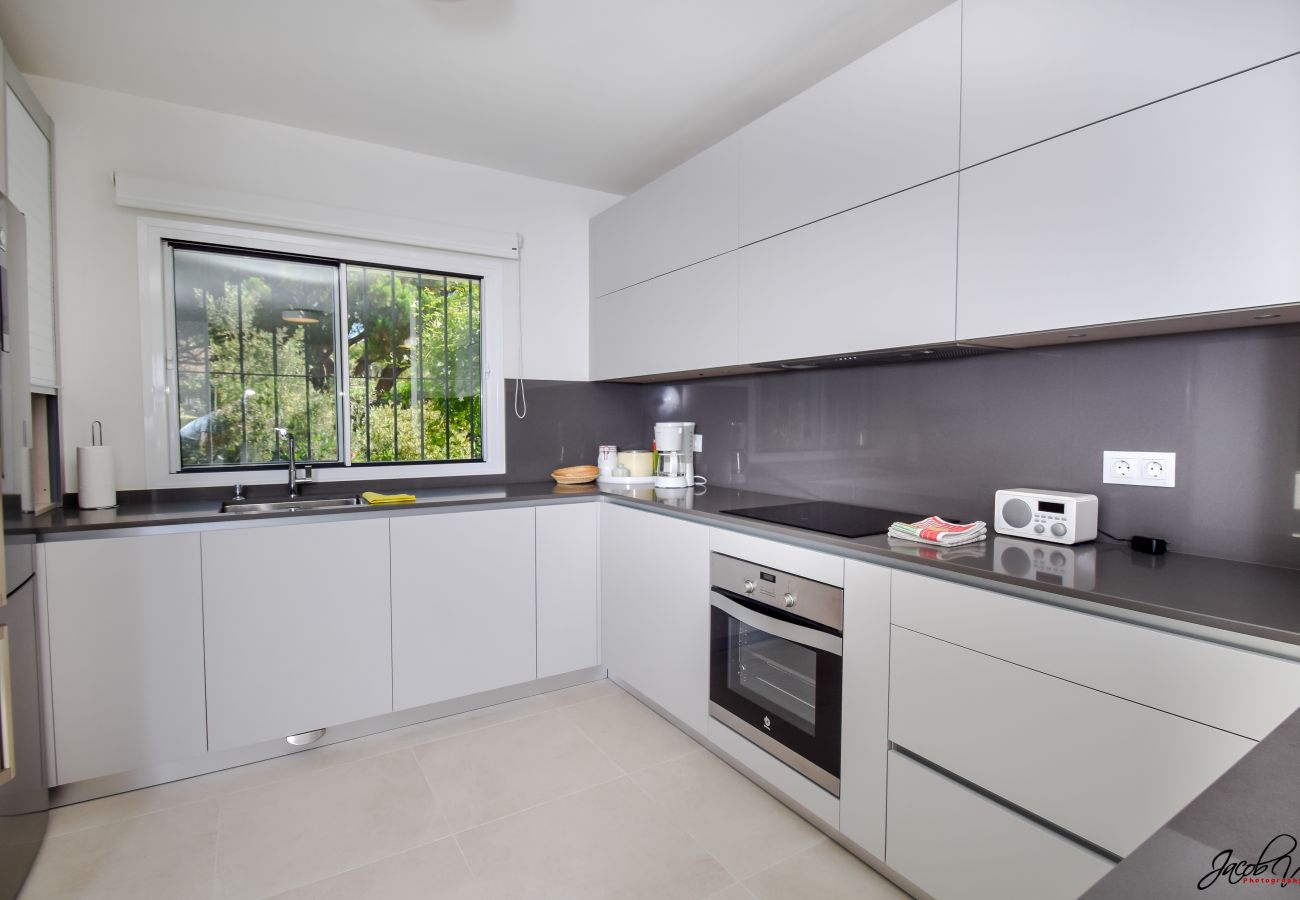 Villa in Marbella - Spacious Family Villa with Pool & Sunny Garden