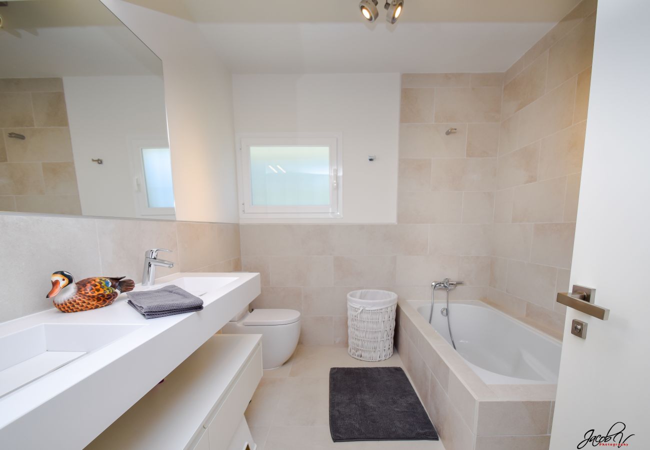 Villa in Marbella - Spacious Family Villa with Pool & Sunny Garden
