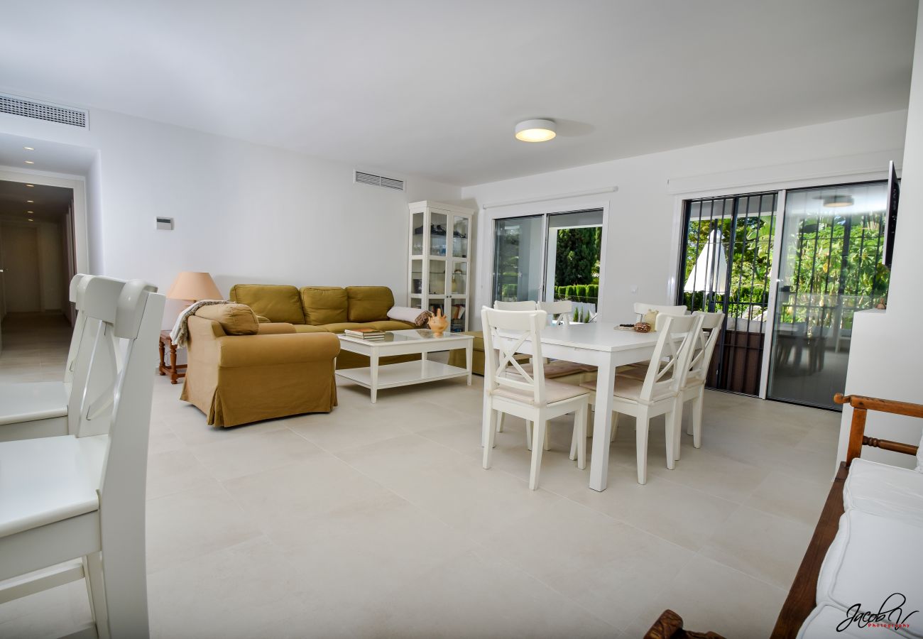 Villa in Marbella - Spacious Family Villa with Pool & Sunny Garden