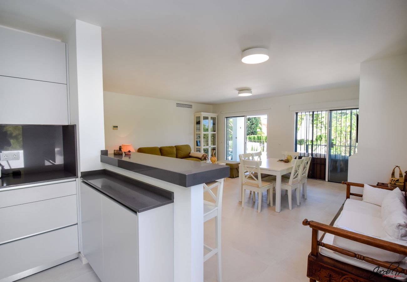 Villa in Marbella - Spacious Family Villa with Pool & Sunny Garden