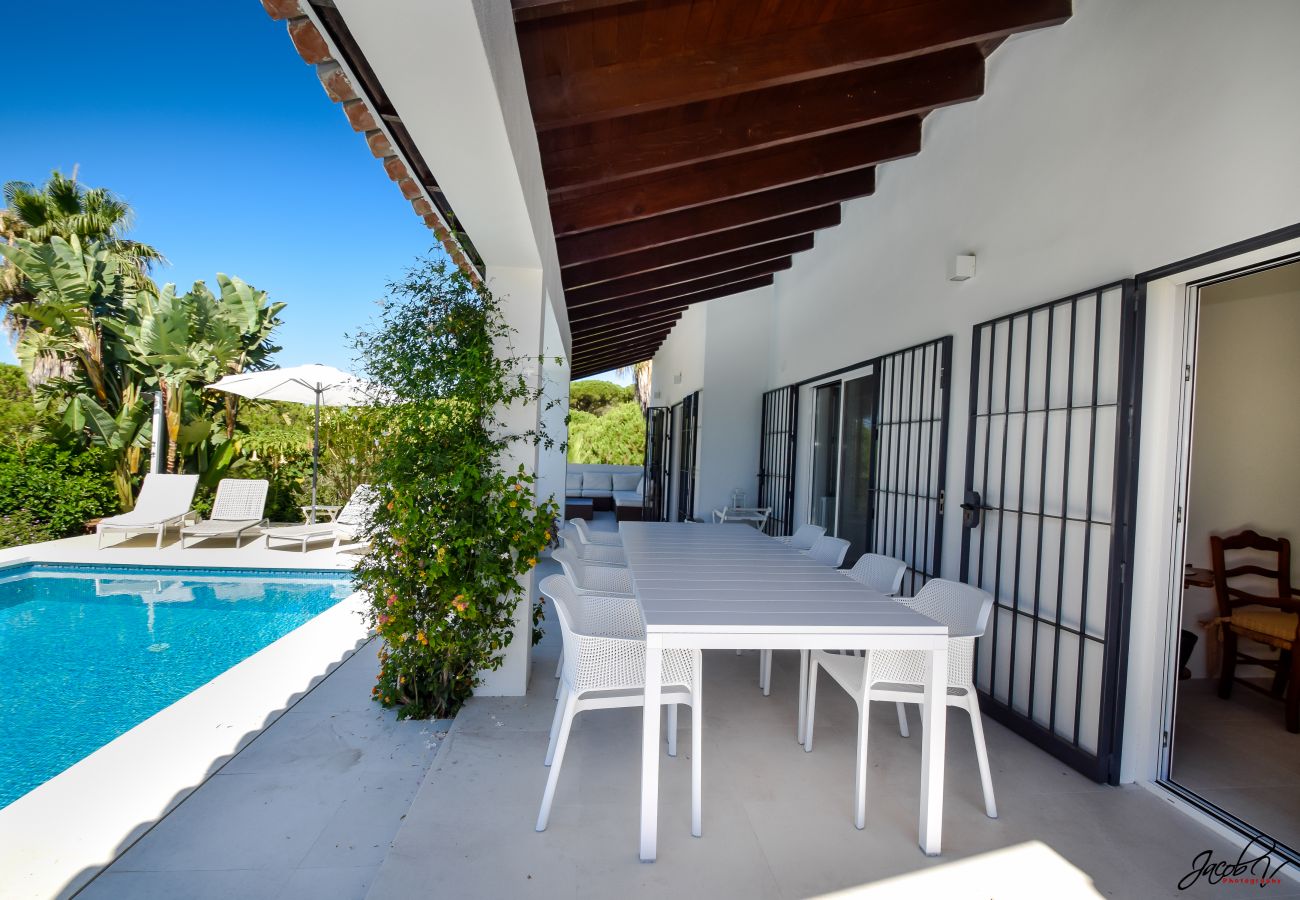 Villa in Marbella - Spacious Family Villa with Pool & Sunny Garden