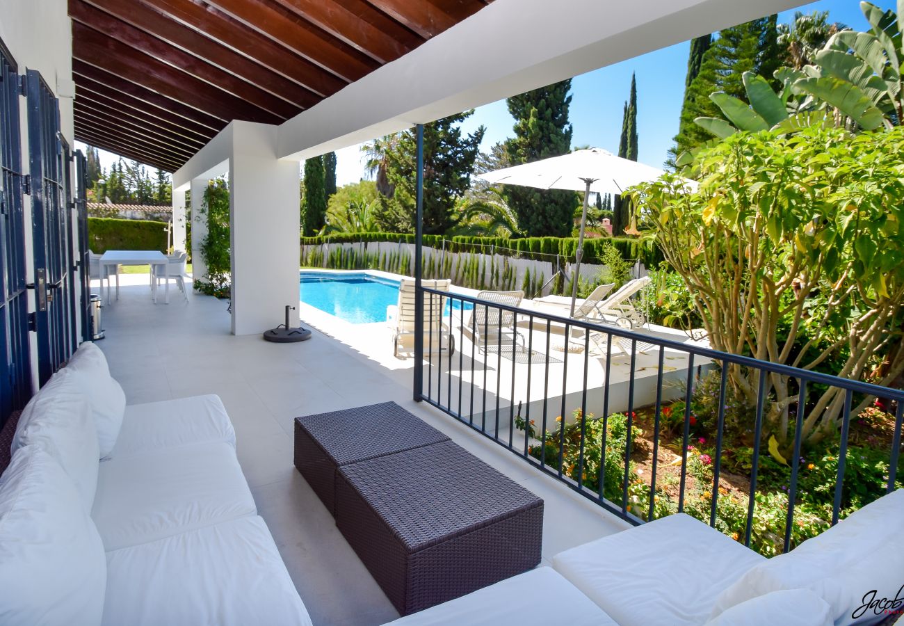 Villa in Marbella - Spacious Family Villa with Pool & Sunny Garden