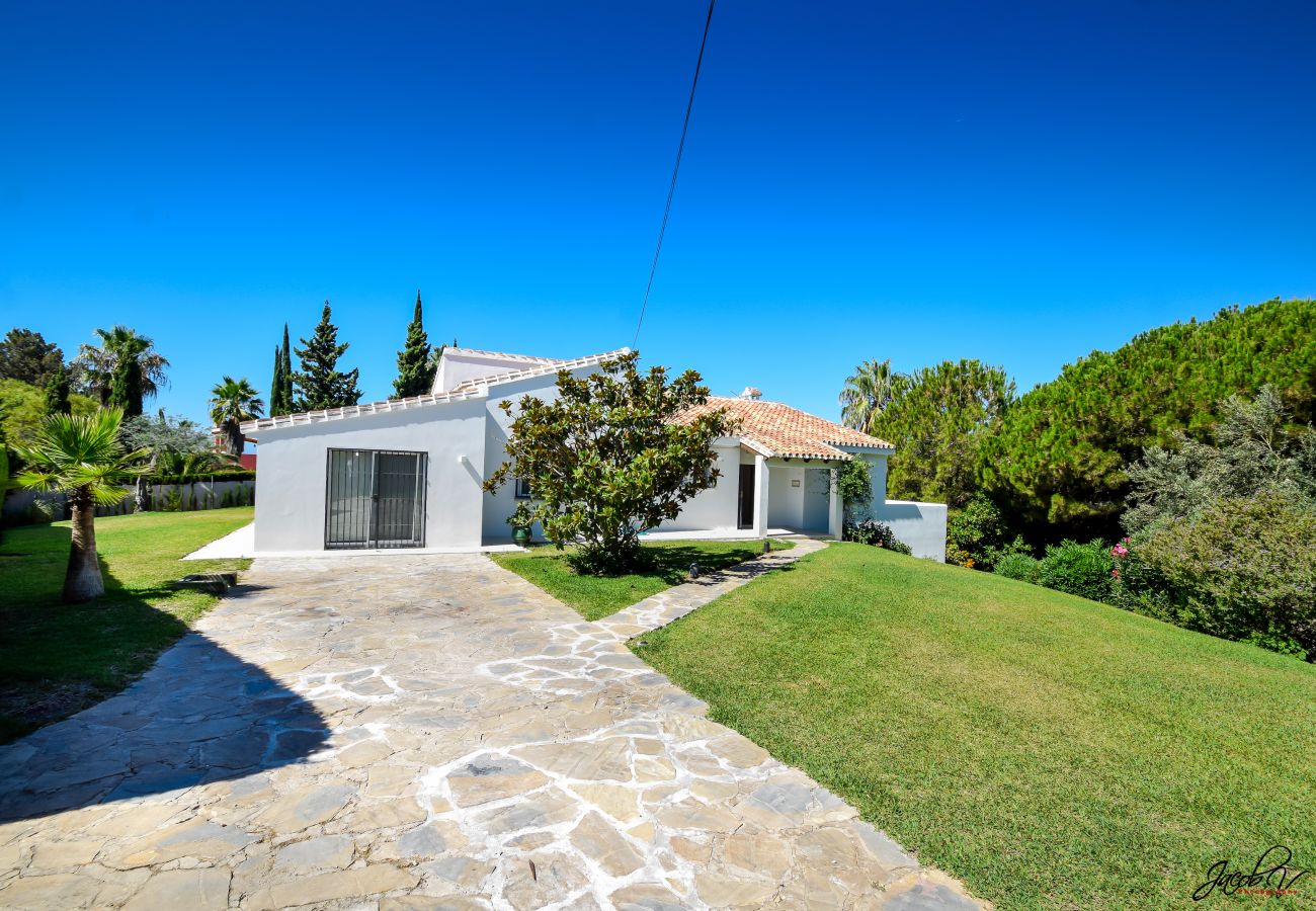 Villa in Marbella - Spacious Family Villa with Pool & Sunny Garden