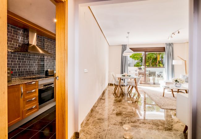 Living room of 2 Bedroom Holiday Apartment with Pool and terrace in Estepona