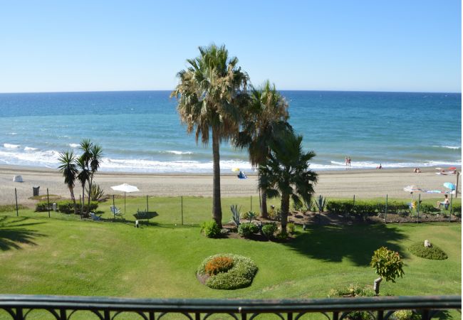 Apartment in Estepona - HB - Comfortable Beachfront Holiday Apartment