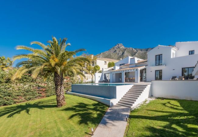 Villa/Dettached house in Marbella - 19999- Magnificent and modern decorated villa