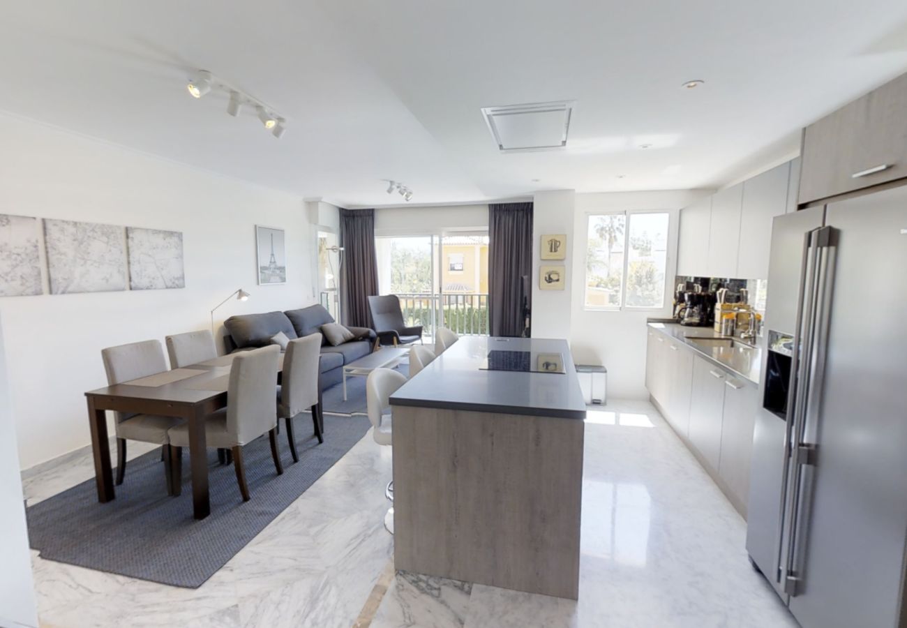 Apartment in San Pedro de Alcántara - Modern Gated Apartment near Beach & Puerto Banus