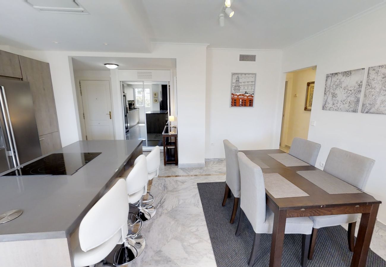 Apartment in San Pedro de Alcántara - Modern Gated Apartment near Beach & Puerto Banus