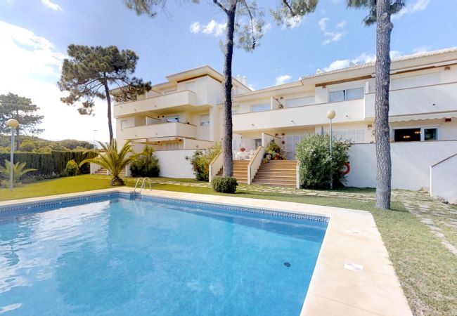 Apartment in Marbella - Beachside Family Apartment with Direct Pool Access