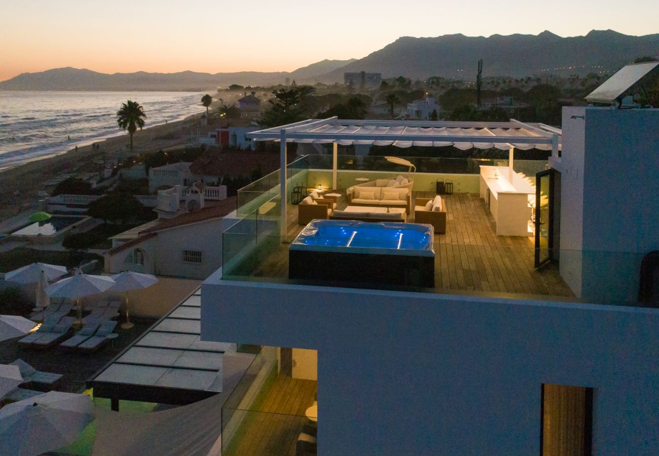Villa in Marbella - Beachfront Villa with Heated Pool & Spa
