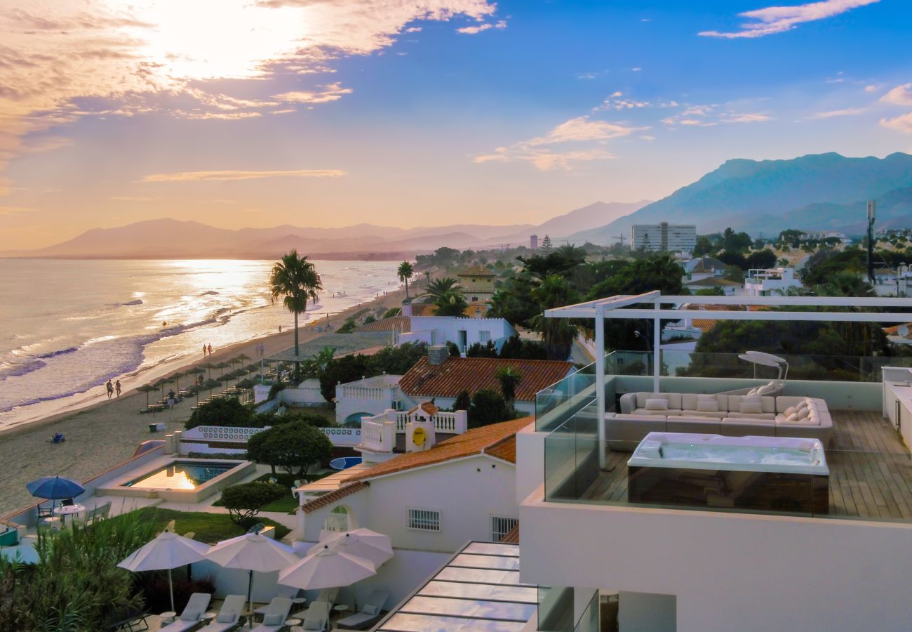 Villa in Marbella - Beachfront Villa with Heated Pool & Spa