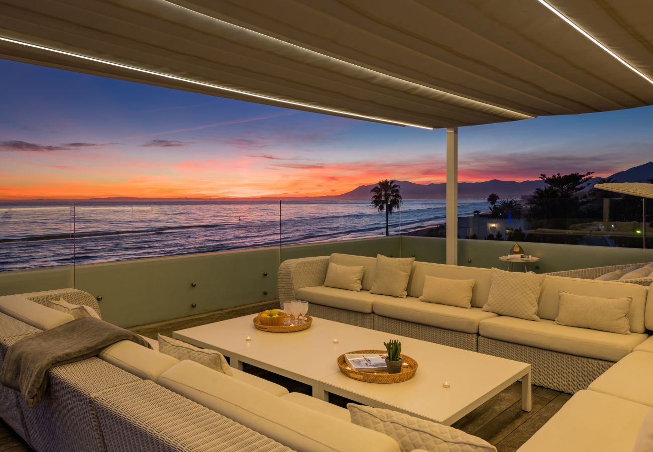 Villa in Marbella - Beachfront Villa with Heated Pool & Spa