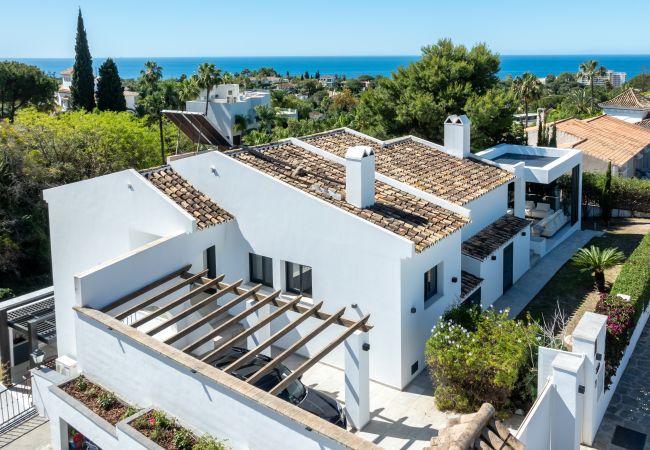Villa in Marbella - Elegant Villa with sea Views & Pool Marbella
