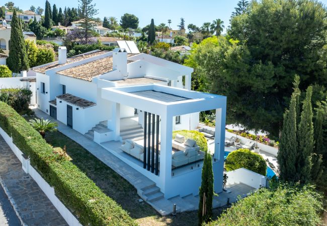 Villa in Marbella - Elegant Villa with sea Views & Pool Marbella