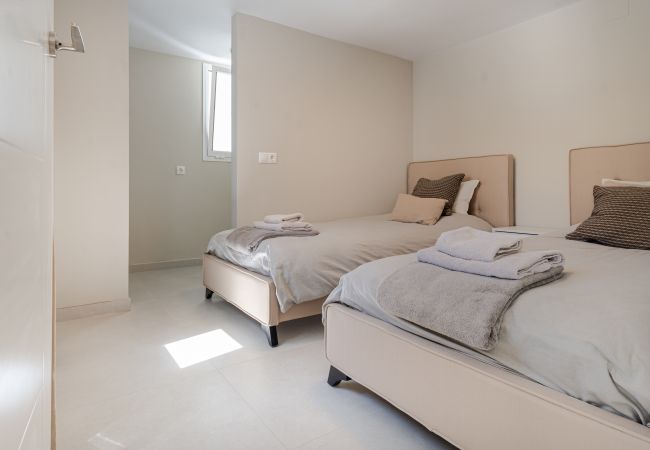 Villa in Marbella - Elegant Villa with sea Views & Pool Marbella