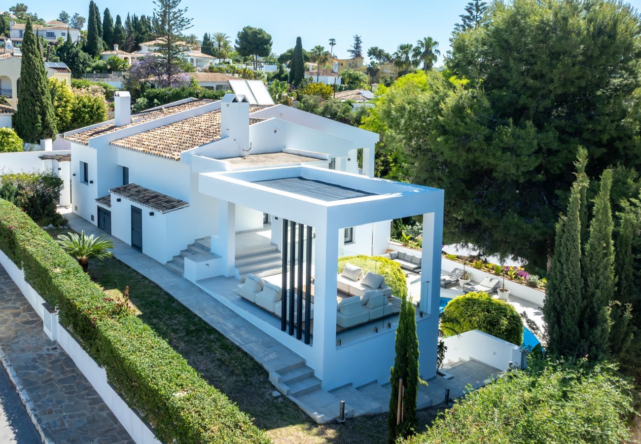Villa in Marbella - Elegant Villa with sea Views & Pool Marbella