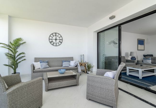 Apartment in Estepona - LAE23i- Apotel Estepona Hills by roomservices