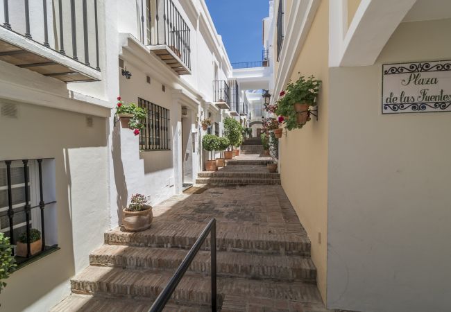 Apartment in Nueva andalucia - AP169- Comfortable 2 bedroom apartment