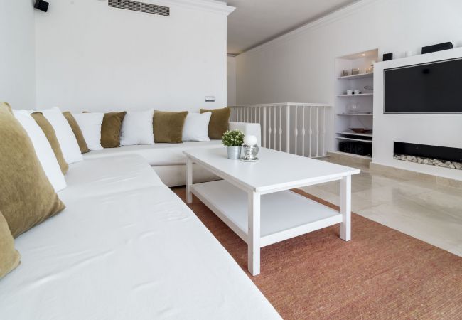 Apartment in Nueva andalucia - AP169- Comfortable 2 bedroom apartment