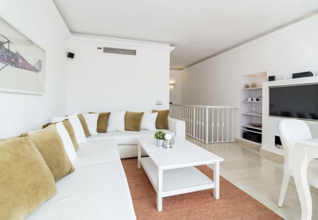 Apartment in Nueva andalucia - AP169- Comfortable 2 bedroom apartment