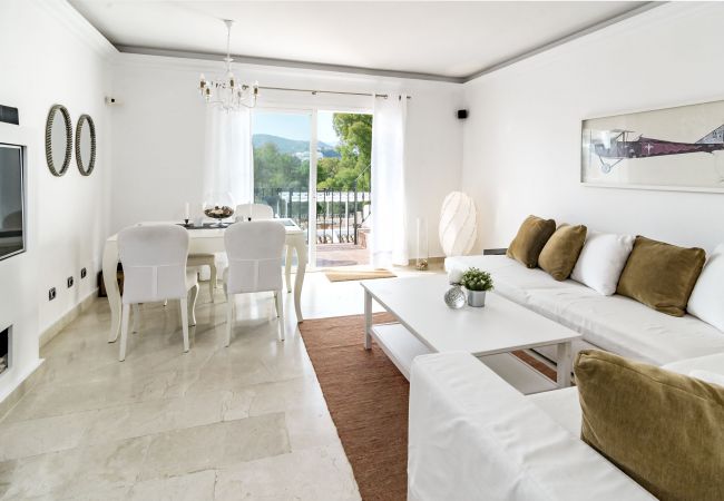 Apartment in Nueva andalucia - AP169- Comfortable 2 bedroom apartment