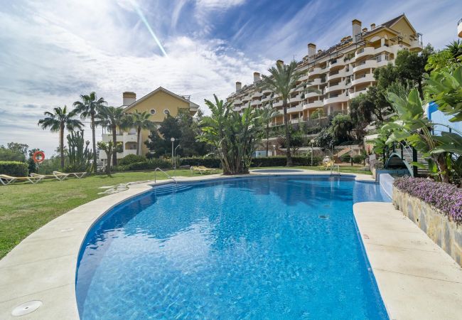 Apartment in Nueva andalucia - SAD - Spacious 2 bedroom duplex Puerto Banus