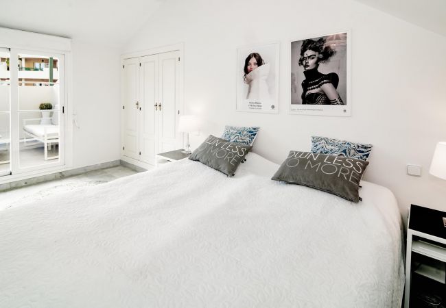 Apartment in Nueva andalucia - SAD - Spacious 2 bedroom duplex Puerto Banus
