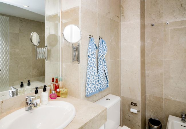 Apartment in Nueva andalucia - SAD - Spacious 2 bedroom duplex Puerto Banus