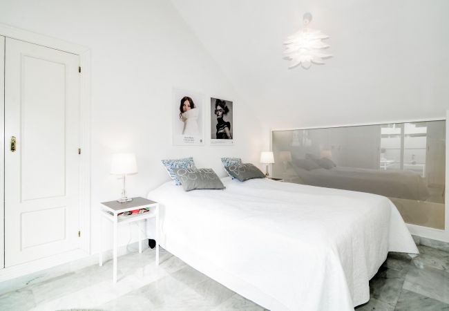 Apartment in Nueva andalucia - SAD - Spacious 2 bedroom duplex Puerto Banus