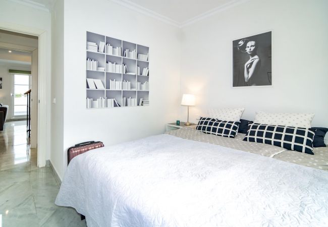 Apartment in Nueva andalucia - SAD - Spacious 2 bedroom duplex Puerto Banus